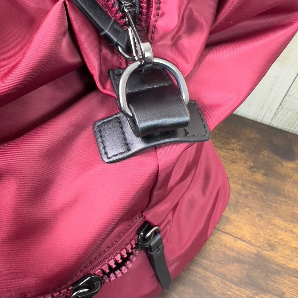 Mondani New York WeekenderTote/Duffle/Gym Bag Holds Sneakers & Yoga Mat … - Picture 10 of 14